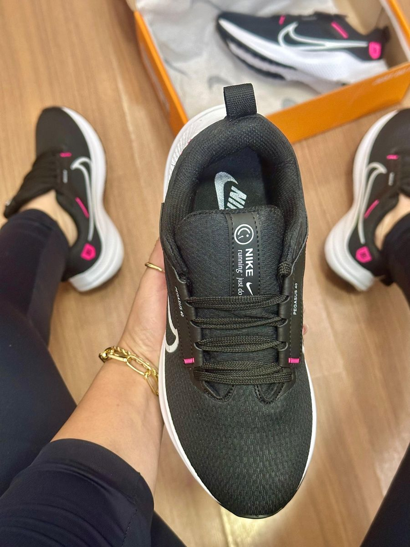 Pegasus 40 Preto/Rosa Fem